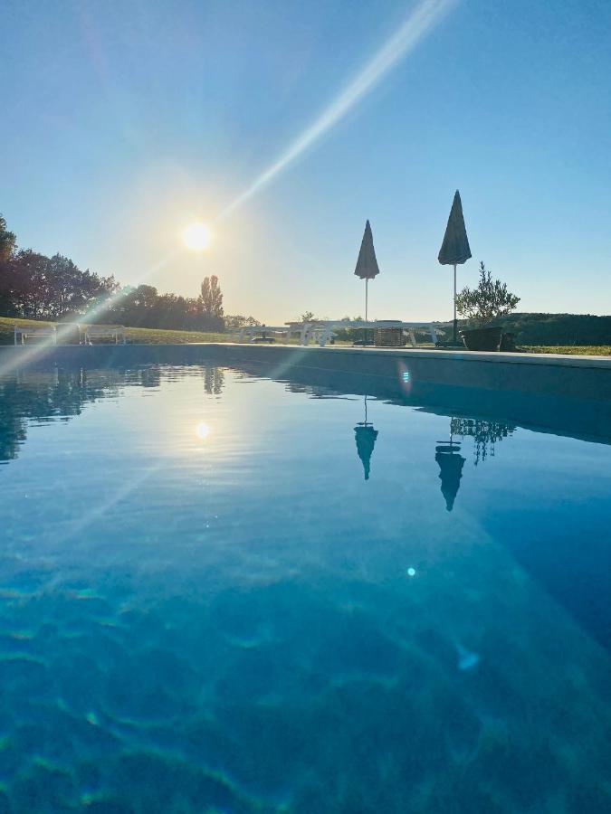 Domaine De Cazal - Gite 2 Pers Avec Piscine Au Coeur De 26 Hectares De Nature Preservee Saint-Cyprien  Exterior photo